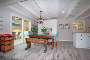 Dining - Fallbrook's Finest Hideaway House - Pool, Game Rm (Fallbrook)