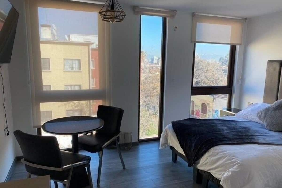 Business Studio | 1 bedroom, iron/ironing board, WiFi (free)
