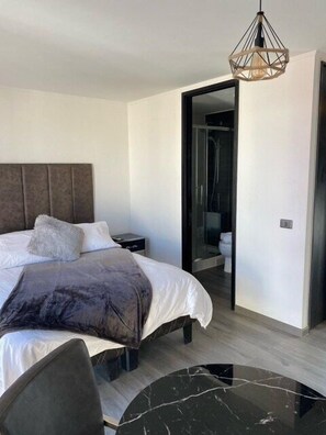 1 habitación, tabla de planchar con plancha y wifi gratis 