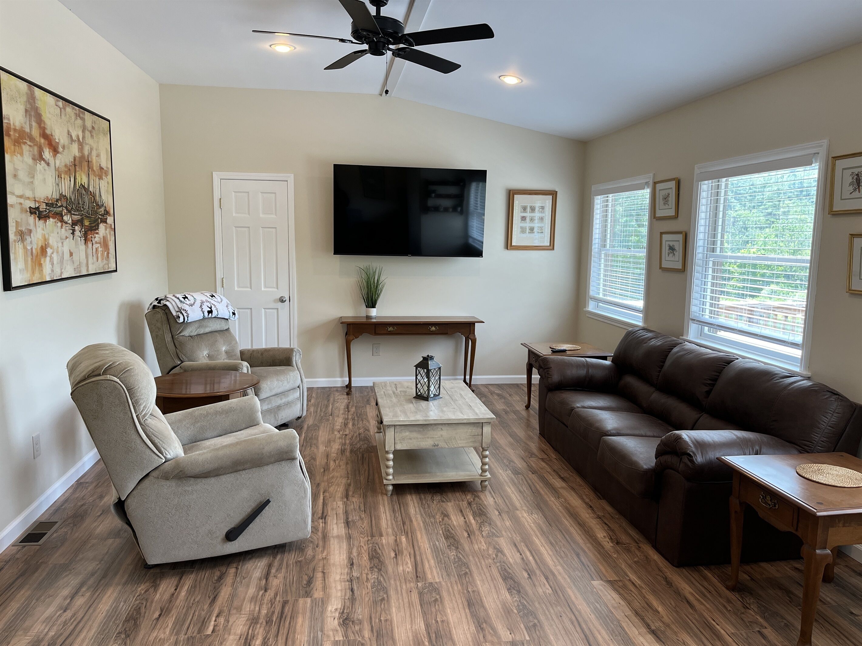 Mountain Retreat - enjoy the quiet, only 15 min to ASV