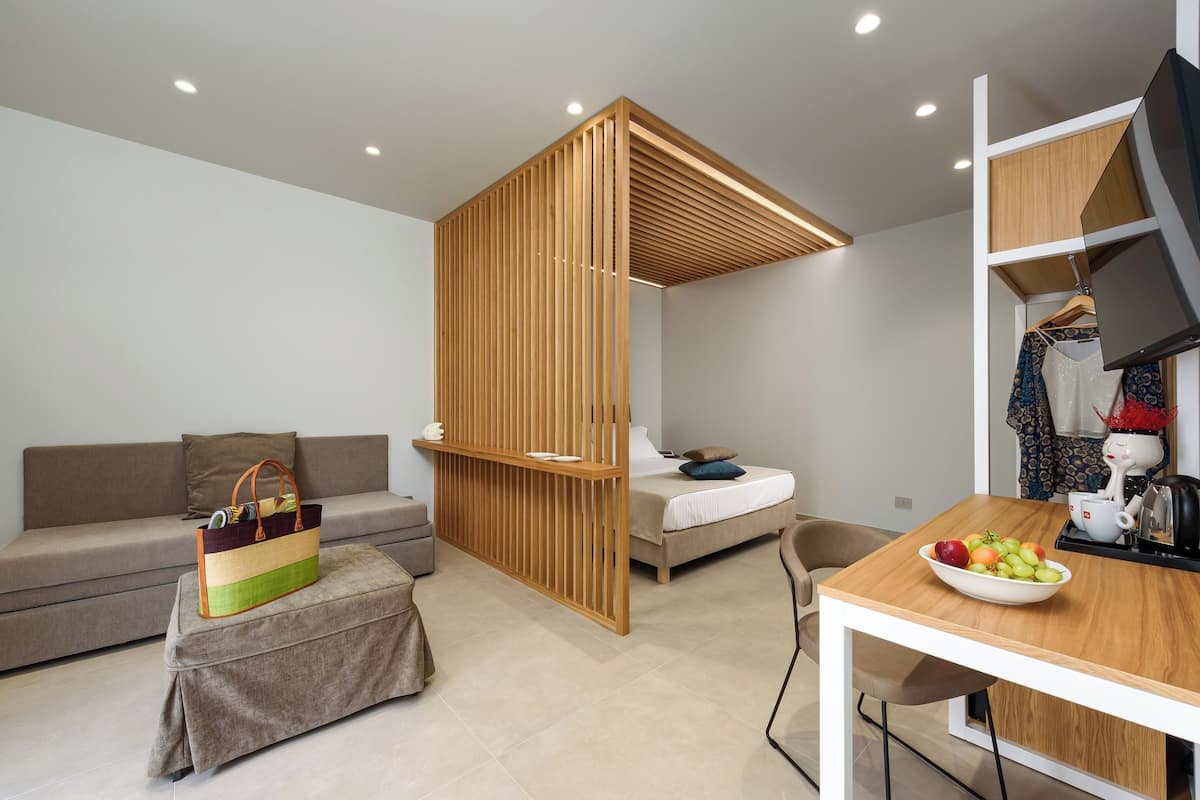 Camera Superior con letto matrimoniale o 2 letti singoli | Minibar, una cassaforte in camera, una scrivania, Wi-Fi gratuito
