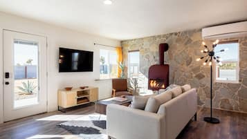 Smart TV y chimenea
