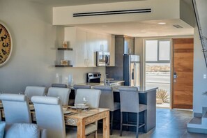 Fridge, microwave, oven, stovetop - Eagle Village at Islas del Mar- A2 (Puerto Peñasco)