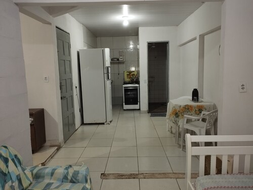 House for travelers, for bathing and resting.