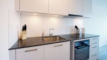 Køleskab, ovn, kogeplade, opvaskemaskine