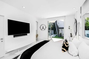 3 室のベッドルーム、WiFi (無料)、ベッドシーツ