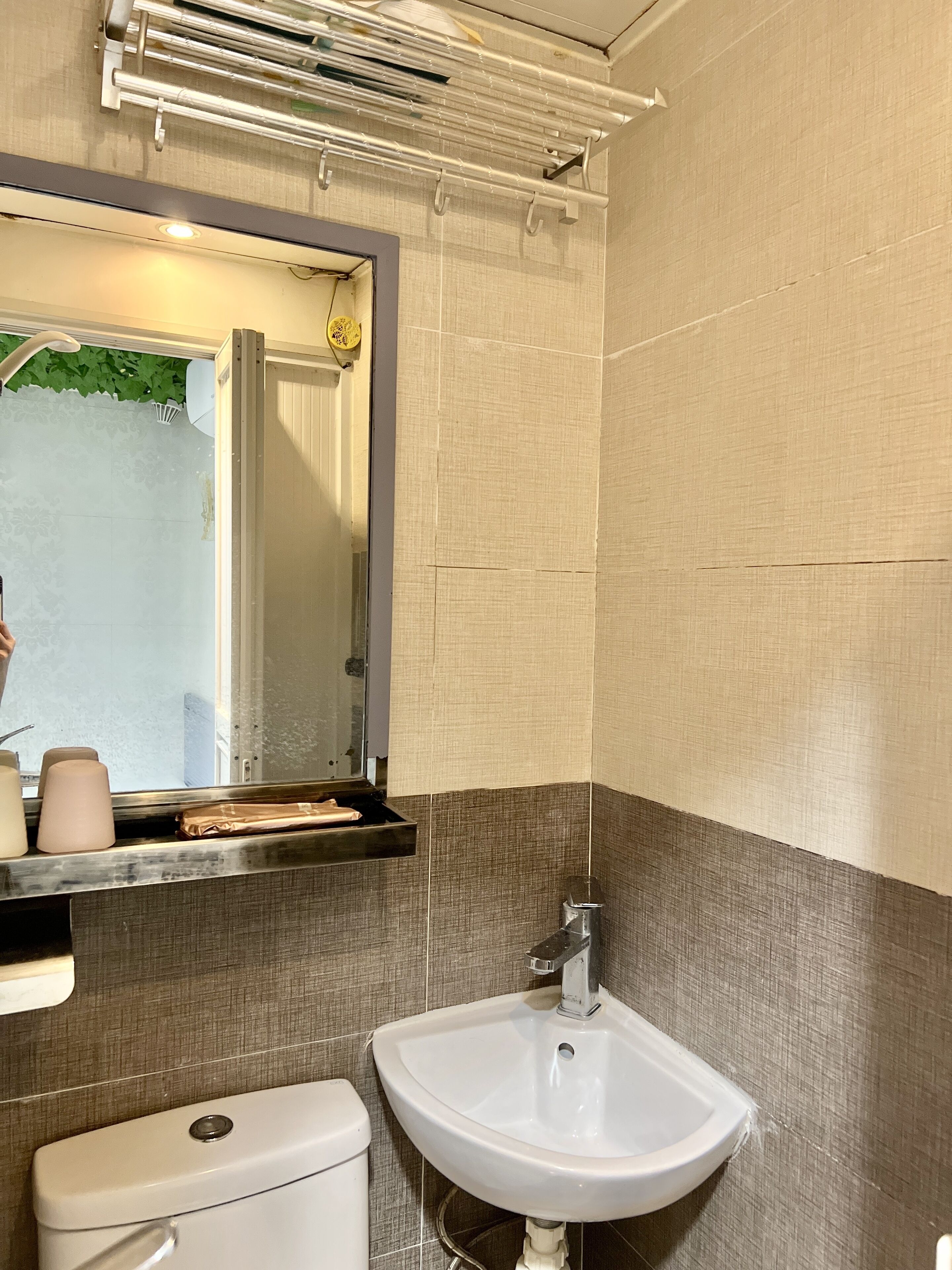 스탠다드 더블룸 | 욕실 | 헤어드라이어, 슬리퍼, 타월, 샴푸