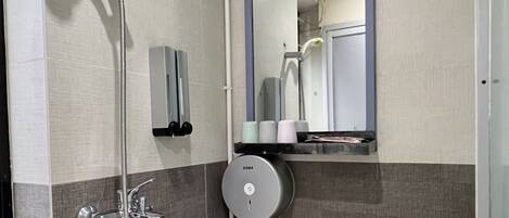 Standard Triple Room | Bathroom | Hair dryer, slippers, towels, shampoo