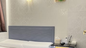 Standard Double Room | Langsir/tirai gelap terus, seterika/papan seterika, Wi-fi percuma