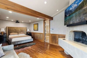 7 soverom, strykejern/-brett, reiseseng for barn og wi-fi (inkludert)