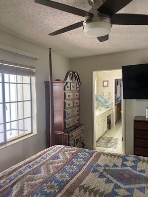 2 bedrooms, desk, iron/ironing board, WiFi