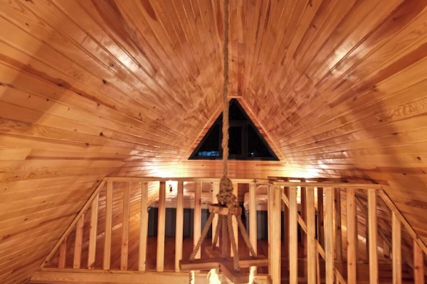 1 bedroom, Select Comfort beds, desk, soundproofing