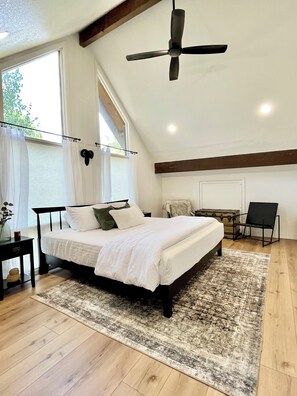 3 bedrooms, desk, iron/ironing board, travel crib