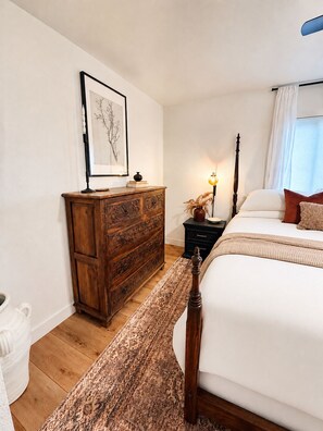 3 bedrooms, desk, iron/ironing board, travel crib