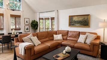 Smart TV, fireplace, ping pong, books