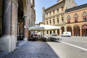 Outdoor dining - UR-NEST Santo Stefano B (Bologna)