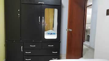 2 chambres, fer et planche Ă  repasser, Wi-Fi, draps fournis