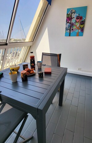 Outdoor dining - Le Grand Pavois Vue Port de Plaisance (Le Grau-du-Roi)