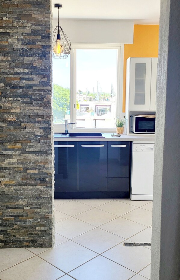 Fridge, microwave, oven, dishwasher