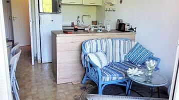 Télévision, table de tennis de table