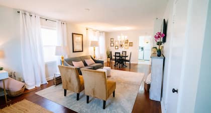 Sweet Southern Cottage~Walk to Charming Columbia