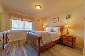 3 habitaciones, tabla de planchar con plancha, wifi y ropa de cama 