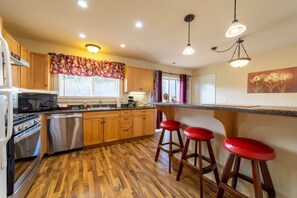 Fridge, microwave, oven, stovetop - 19A Johnny Redwood Suite at the Meadow Site (Berry Glenn)