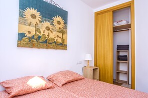 2 dormitorios, tabla de planchar con plancha, wifi gratis y ropa de cama