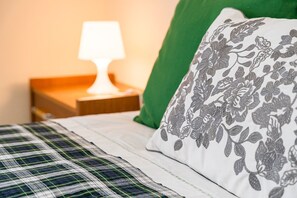 3 habitaciones, tabla de planchar con plancha, internet y ropa de cama 