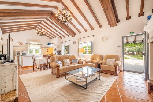 Refreshing poolside escape in Ponte de Sor