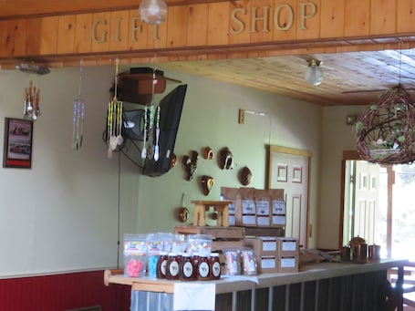 Lobby. Just 15 minutes from Ricketts Glen State Park, Restaurant and Bed & Breakfast