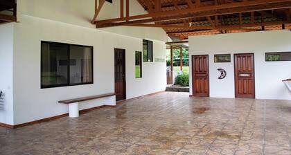 Stylish with Beach Access - Hot TUB & Table Tennis