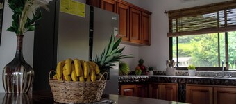 Stylish with Beach Access - Hot TUB & Table Tennis