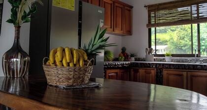 Stylish with Beach Access - Hot TUB & Table Tennis