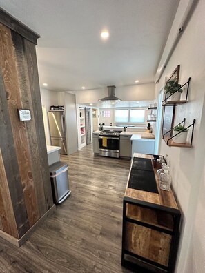 Fridge, microwave, oven, stovetop - The Basecamp - all you need in one cute house! NO cleaning fee! (Sturgis)