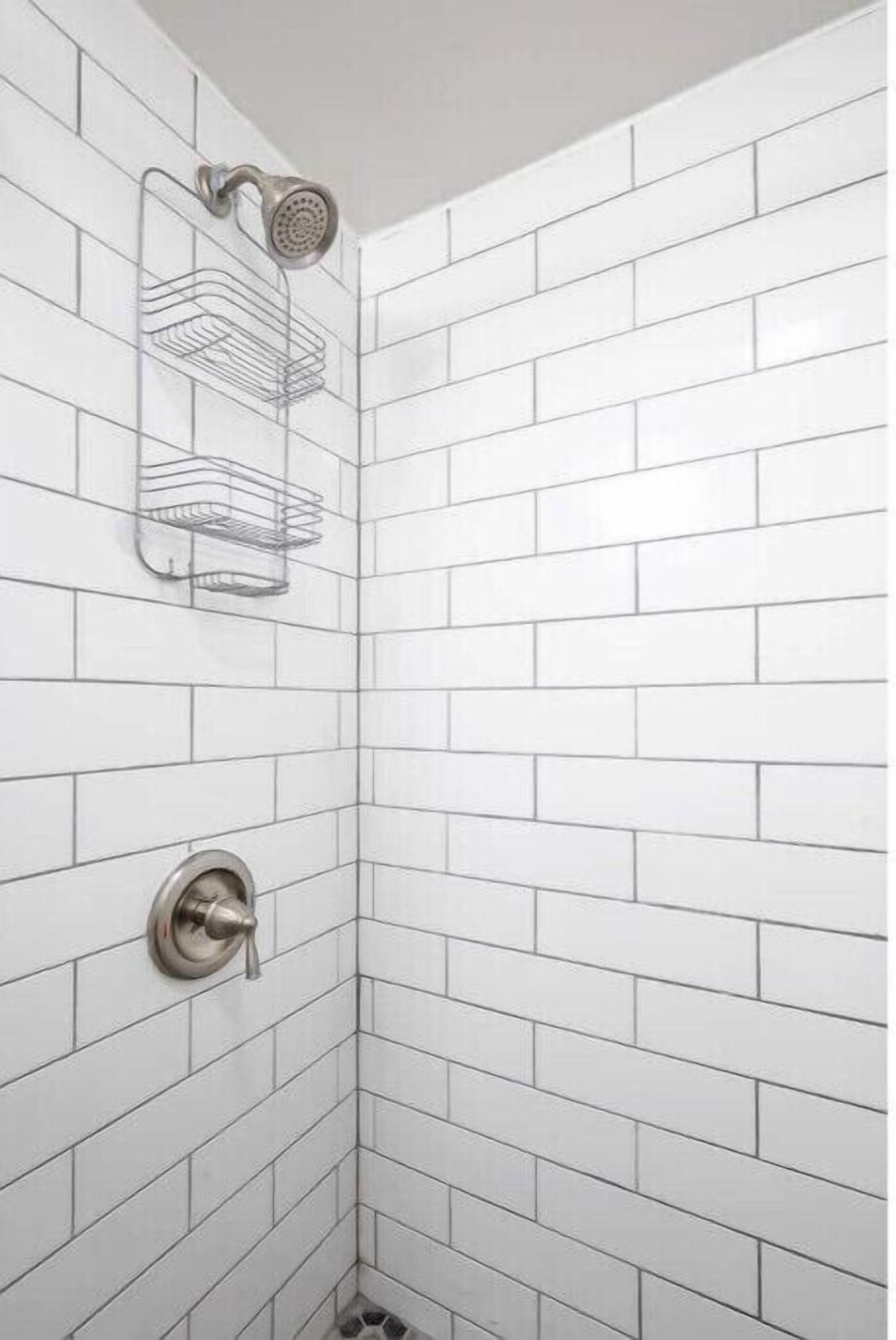 吹风机、毛巾、肥皂、洗发水