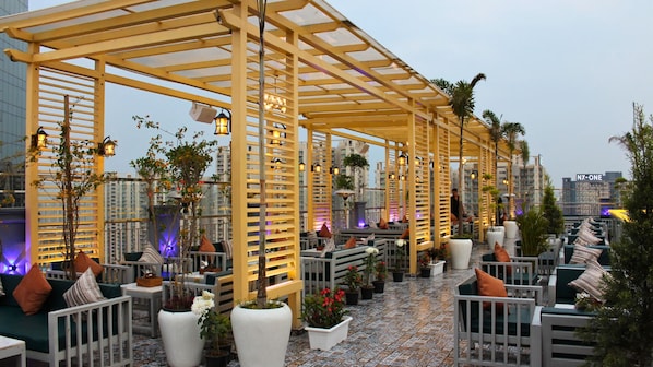 Bar en bord de piscine