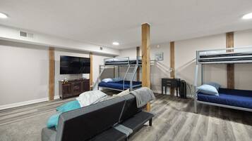 4 soverom, strykejern/-brett, wi-fi (inkludert) og sengetøy