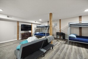 4 bedrooms, iron/ironing board, free WiFi, bed sheets