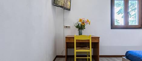 2 chambres, bureau, fer et planche à repasser, accès Internet
