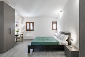 2 bedrooms, desk, iron/ironing board, internet