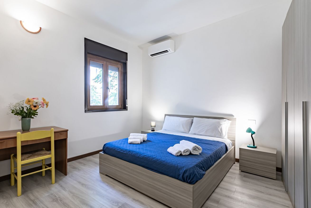 2 bedrooms, desk, iron/ironing board, Internet