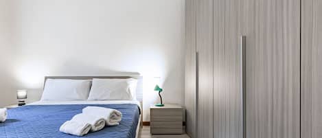 2 chambres, bureau, fer et planche Ă repasser, accĂšs Internet