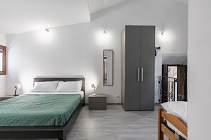 2 bedrooms, desk, iron/ironing board, internet