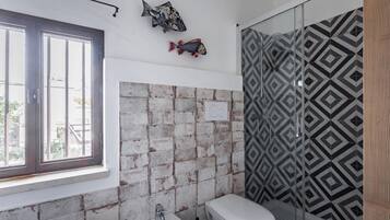 Dusche, Haartrockner, Bidet, Handtücher