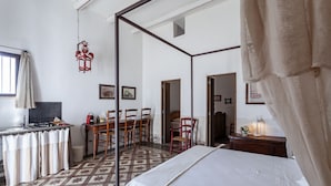 Unclassified image, 3 of 18, button - Cozy apartment renovated in keeping with local tradition, located inside Corte 14.15, a characteristic period Salento structure dating back to the 1800s. The accommodation is equipped with the main comforts to accommodate up to 4 people, including a priv (Matino)
