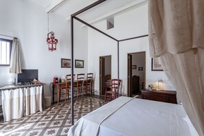 2 quartos, ferros/tábuas de passar roupa, Wi-Fi, roupa de cama
