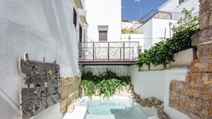 Unclassified image, 5 of 18, button - Cozy apartment renovated in keeping with local tradition, located inside Corte 14.15, a characteristic period Salento structure dating back to the 1800s. The accommodation is equipped with the main comforts to accommodate up to 4 people, including a priv (Matino)