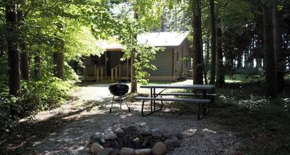 Kishauwau's Starved Rock Area Cabins - Romantic Whirlpool Pines Cabin For 2