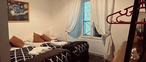 2 bedrooms, iron/ironing board, WiFi, bed sheets